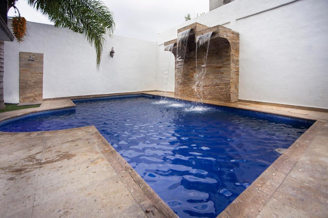 Hotel Mahu Monterrey Bagian luar foto